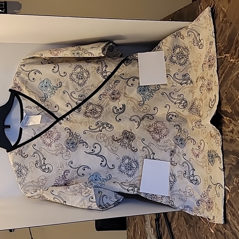 Scrub top - Picture 3 of 4